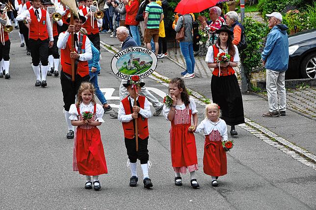 Bild 26: Der Pfingstmusikfest Jubiläumszug zum 100 Jährigen Bestehen in Leimbach – die schönsten Bilder