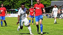 Stürmt wieder für Markdorf: Austyn Adebayo Adefeyiju (links).
