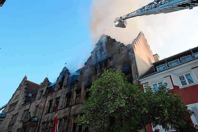Bild 13: Am Morgen danach: So sieht es nach dem Großbrand in der Zollernstraße aus