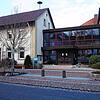 Der Rathausvorplatz in Mühlhausen-Ehingen soll neu gestaltet werden. Ein neues Pflaster, neue Möblierung und Bepflanzung sollen ...