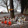 Die Gedenkstätte für Sabrina P. am Stockacher Stadtwall an einem windigen Wintermorgen, Ende Februar. Sie ist noch immer Anlaufstelle ...