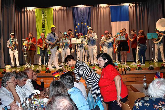 Musik kennt keine Grenzen aber auch keine Müdigkeit: Die Trachtenkapelle Ühlingen und die französische Kapelle „Les Jeunes de ...