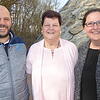 Cecile Stamm (Mitte) sowie Eveline Piegat-Stamm (rechts) und deren Mann (links) kümmern sich um die organisatorische Seite zukünftiger ...