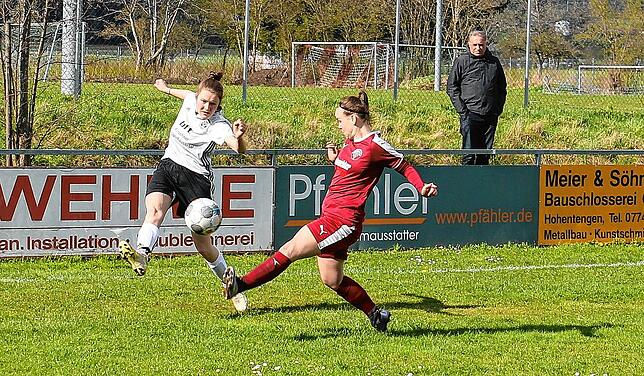 Bild 24: FC Hochrhein wehrt sich tapfer beim 1:2 gegen Spitzenreiter SV Deggenhausertal &ndash; wir haben Bilder!