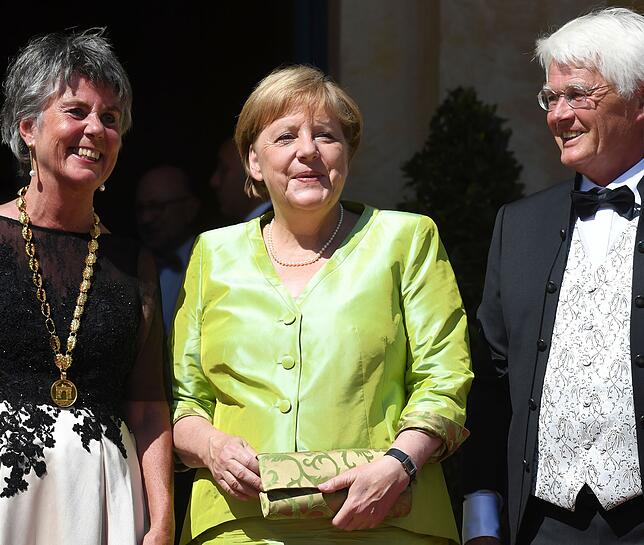 Bild 3: Auch die Kanzlerin zeigt sich hier wieder: Die schönsten Bilder vom roten Teppich von Bayreuth