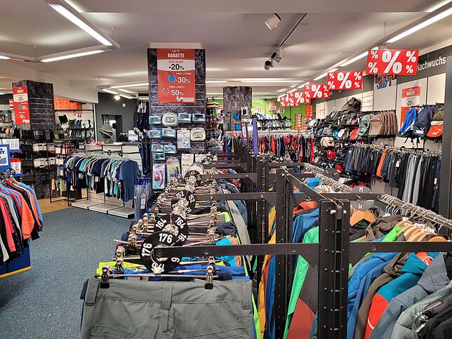 Auf zwei Geschossen bieten die Raithers Sport- und Outdoorartikel sowie eine große Auswahl an Bekleidung an. Bis zum Sommer muss nun ...