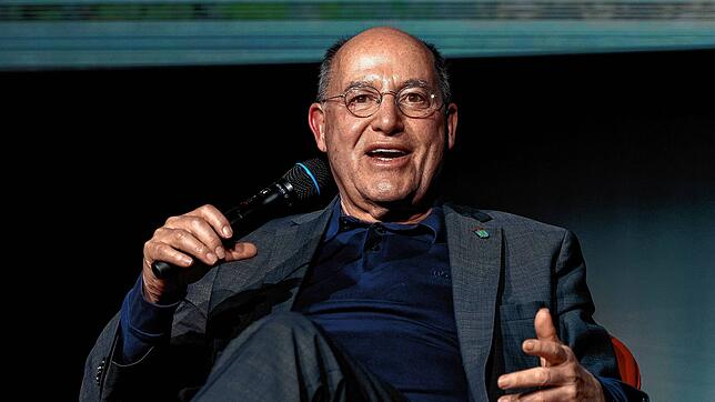 Gregor Gysi spricht beim VS-Forum in der Villinger Tonhalle. Das Interview fand am Rande der Veranstaltung statt.