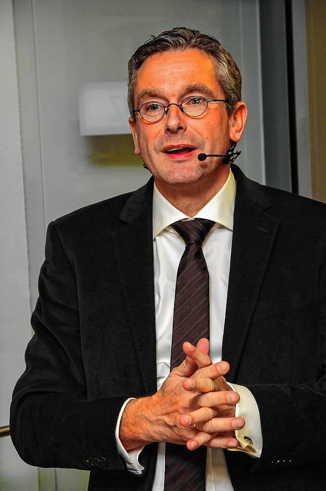 Markus Schrieder, Geschäftsführer der Evangelischen Altenhilfe, die das Altenheim betreibt, sagt, dass die Lage im Lorenzhaus aktuell ...