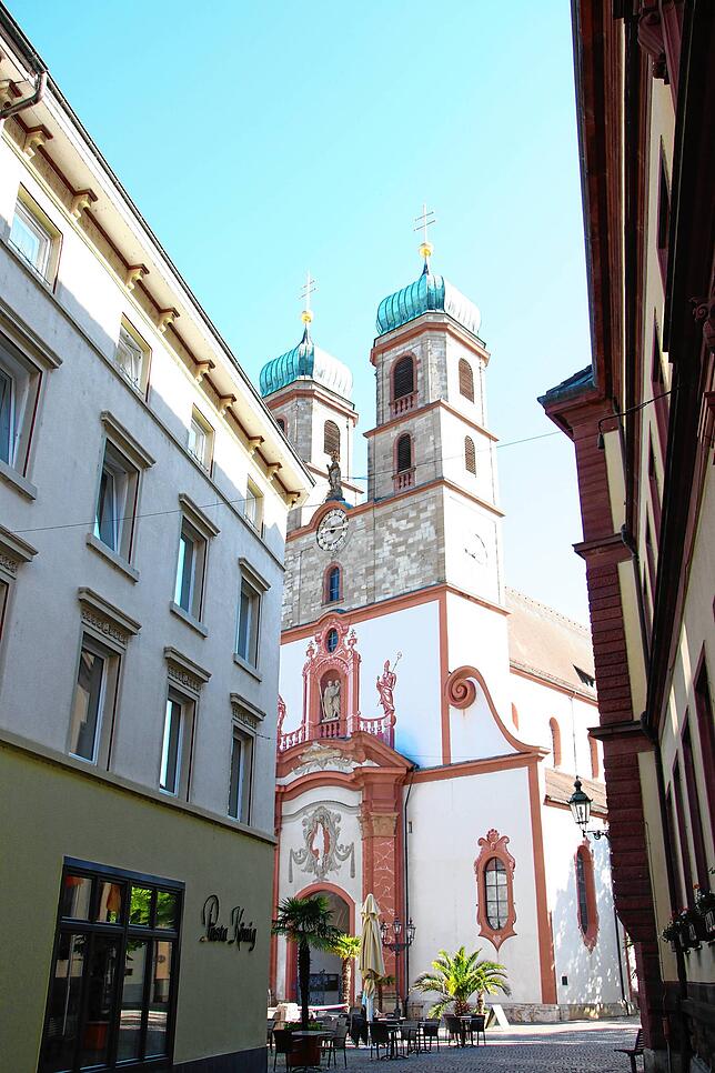 Auf Entdeckungstour in der Bad Säckinger Altstadt: Auch beim Fridolinsmünster muss man genau hinsehen, damit die Fragen genau ...