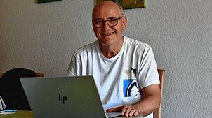 Voll Tatendrang: Der im März 2023 verabschiedete Uwe Sütterlin (65) aus Eimeldingen hat sich bereit erklärt, beim Bezirkstag in Gurtweil ...