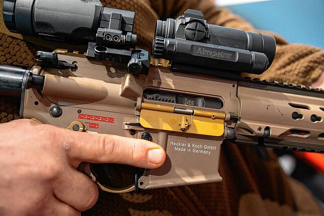 Der Bund hat der Ukraine klassische Handfeuerwaffen aus deutscher Produktion zur Verfügung gestellt. Allerdings schwerpunktmäßig vom ...