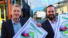 WTV-Geschäftsführer Lothar Probst (links) und Geschäftstellenleiter Sebastian Nieselt werben 2019 für die Klimakampagne des Waldshuter ...