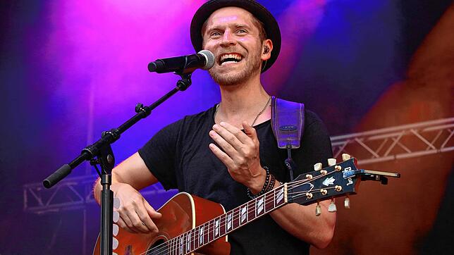 Johannes Oerding tritt am Samstag, 20. Mai beim Markdorf Open Air auf. Das Bild zeigt den Sänger bei einem Konzert in Meersburg 2018.