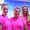 Die Arbeitskolleginnen Melanie Richter, Catrin Rakers und Bianca Hauser haben sich für den neuen Barbie Film in pink gekleidet.