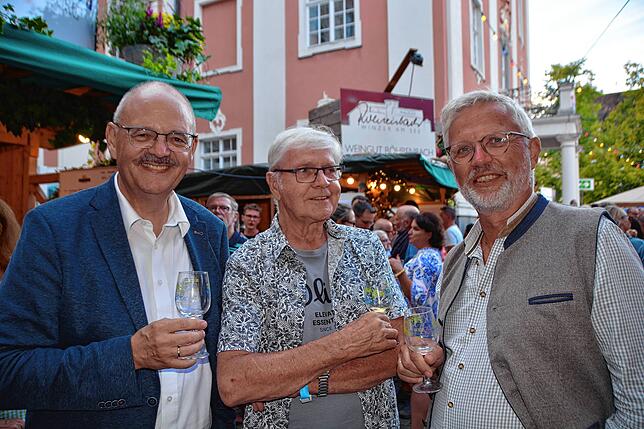 Jürgen Dietrich, Direktor des Staatsweinguts, mit Hans Stübner, der 1975 als damaliger Tourismusleiter das erste Weinfest ins Leben ...