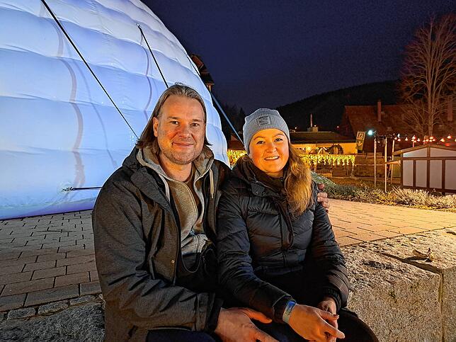 Auch Christoph Heuser und Christina Keckes loben die Aufteilung und Organisation des Weihnachtszaubers.