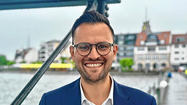 Johannes Henne gibt am Moleturm seine Kandidatur bekannt.