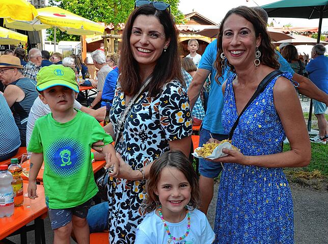 Bild 21: Beim Bermatinger Weinfest wird auch am Samstag gefeiert! Wir haben die besten Bilder – Teil 2