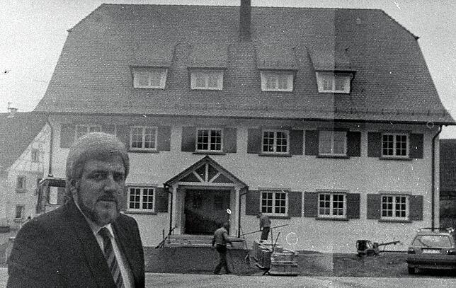 Hans Veit vor dem Liggersdorfer Rathaus.