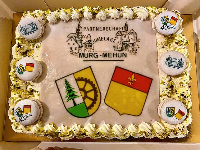 Die Jubiläumstorte 40 Jahre Partnerschaft Murg Mehun.