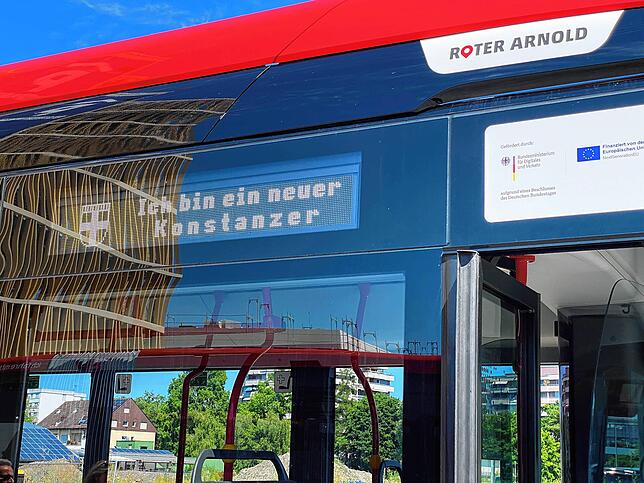 „Ich bin ein neuer Konstanzer“ informiert einer der neuen Elektrobusse.