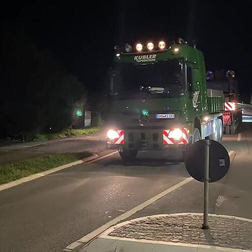 Der Schwertransport rollt los