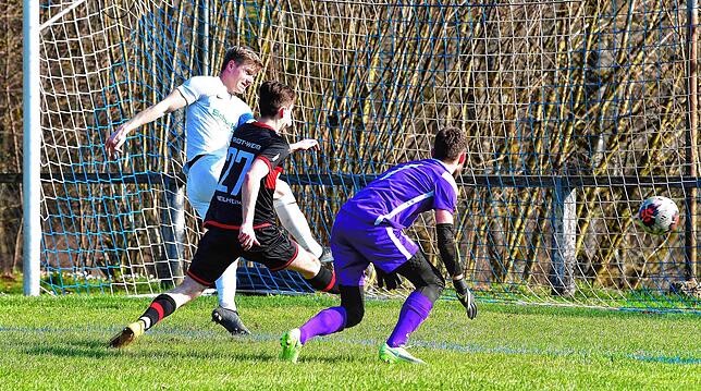 Bild 34: SG FC Wehr/Brennet gelingt wichtiges 1:0 gegen den FC RW Weilheim &ndash; und wir haben Bilder!