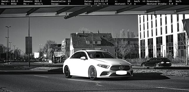 Krasse Blitzerfotos aus Konstanz, Teil 2: Derselbe Autofahrer knapp zwei Stunden später, ebenfalls auf der Reichenaustraße, nun mit 136 ...