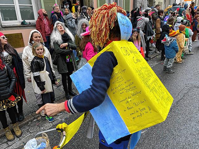 Bild 16: Tolle Stimmung beim Sonntagsumzug der Überlinger Narrenzunft &ndash; Teil 2