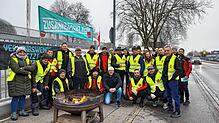 (Archivbild von 2024) Ein Bild aus dem Februar des vergangenen Jahres: Busfahrer der Stadtwerke Konstanz legen die Arbeit nieder und ...