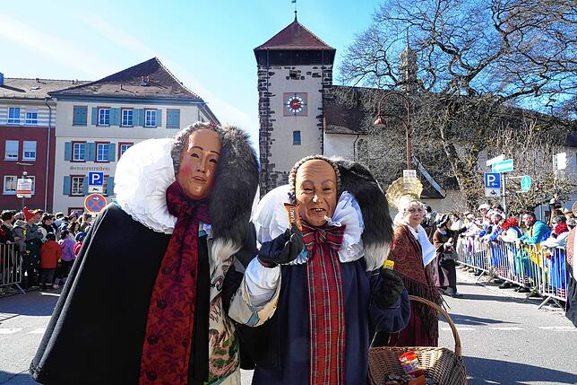 Bild 25: Villinger Fasnet-Umzug: Narren feiern bei strahlendem Sonnenschein – Die besten Bilder!