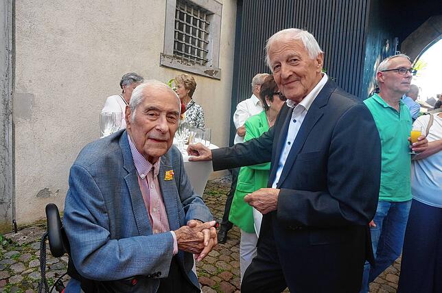Bild 6: Eintrag ins Goldene Buch beim Heimatabend des Tiengener Schwyzertags – Wir haben die Bilder