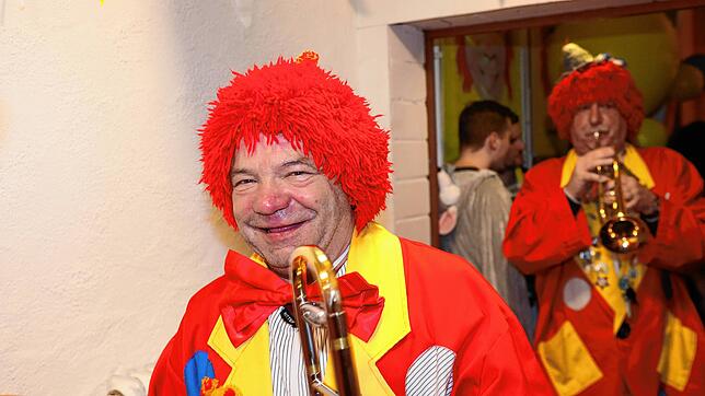 Bild 25: Glückwunsch! Fotos vom Jubelball zu Ehren der Lausbuben der Narrengemeinde Hofpeter