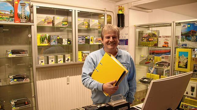 Das Lachen ist Armin Hauer noch nicht vergangen, aber über die Probleme mit seinem Online-Shop hat er sich ziemlich geärgert.
