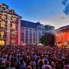 Der Meersburger Schlossplatz war beim Open-Air-Konzert mit Santiano 2023 restlos ausverkauft. Die Besucher feierten, bis es dunkel war.