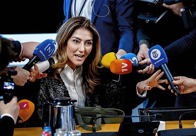 Dilan Ye?ilgöz, Spitzenkandidatin der rechtsliberalen VVD, verfolgte die gleiche einwanderungskritische Linie wie Geert Wilders.