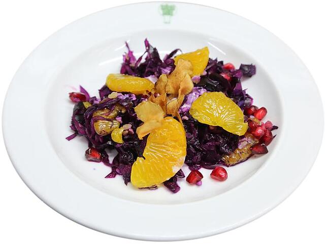 Dank Sherryessig und trotz Sahne kriegt der Rotkohl eine Fahne.