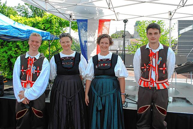 Tolles Team (von links): Marc Jacobshagen, Simone Hofmann, Marion Maier und Andreas Laubis. Junggesellen und Alt-Waldshut haben erstmals ...