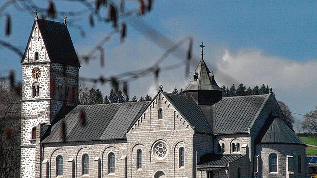 Die großen Granitsteine für den Bau der Pfarrkirche in Hierbach wurden mühsam mit Ochsenkarren zum hoch gelegenen Bauplatz transportiert.