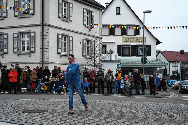 Bild 7: Bilder vom Einschnellen der Narrengesellschaft Hennenschlitter in Immenstaad