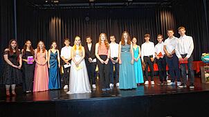 Zahlreiche Ehrungen und Auszeichnungen gibt es für die 78 Schüler des Löffinger Schulvberbunds. Den Stadtpreis bekommen die drei ...