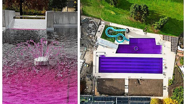 Lila sprudelt das Wasser im Kinderbecken und auch die großen Becken präsentieren sich aus der Vogelperspektive in neuer Farbe.