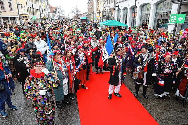 Bild 14: Straßenfasnacht 2025 in Konstanz: Narren erobern die Marktstätte – Die Highlights in Bildern!