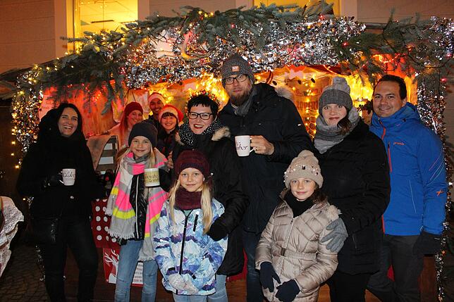 Spaß beim Adventszauber hatten die Pfullendorfer Karoline Brucker, Bianca Rauschenberger-Großmann und Ehmann Michael Großmann mit den ...