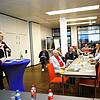 Der Treffpunkt Konstanz mit Moderator Stefan Niethammer (links) stellt Oberbürgermeister Uli Burchardt (2. von links) kritische Fragen.