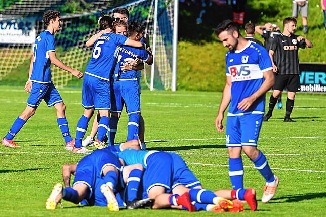 Bild 42: FC Erzingen steigt nach 3:2 gegen FC Emmendingen in die Landesliga auf &ndash; wir haben Bilder!
