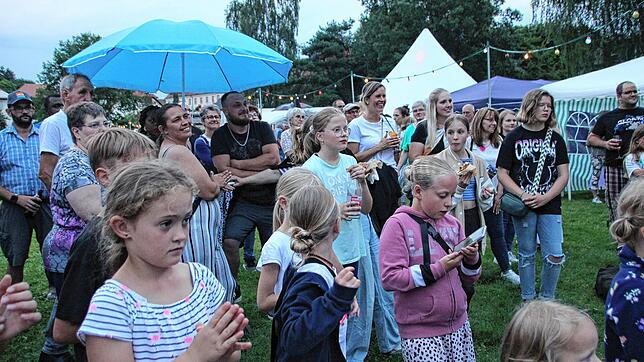 Wettkampf, Gauditunier und Tanzvorführungen beim Walder Dorffest locken immer viele interessierte Zuschauer an.