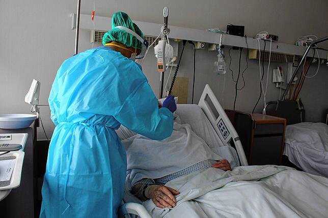 Waschen, anziehen, füttern &ndash; im Pflegebereich 23 brauchen viele Patienten &ndash; je nach Alter und Gesundheitszustand &ndash; ...
