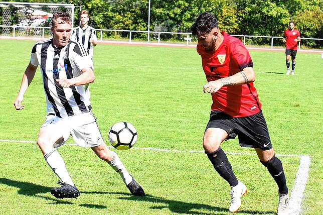 Zwei Jahre her: Die Partie im SBFV-Pokal gegen den FSV Rheinfelden war für Matthias Feldmann (links, gegen Anton Weis) einer der letzten ...