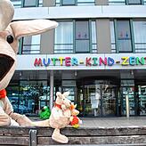 Im Mutter-Kind-Zentrum des Häfler Klinikums liegt auch der Kreißsaal. Hier kann es allerdings auch mal sehr voll werden, wenn viele ...